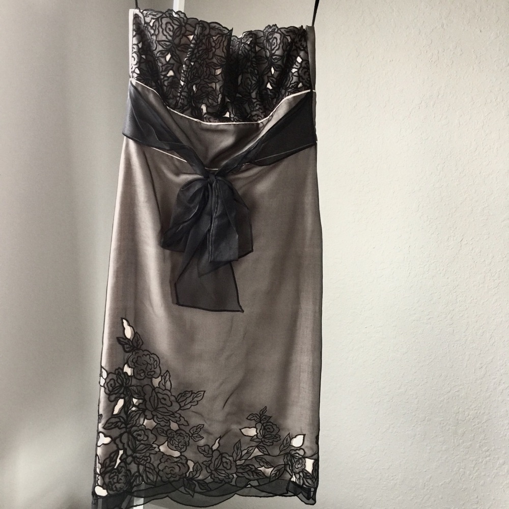  WHITE HOUSE BLACK MARKET  dress